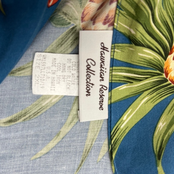 Womens Top, sleeveless. Tropical print in blue, size 2xl, but I think it runs xl - Picture 2 of 2